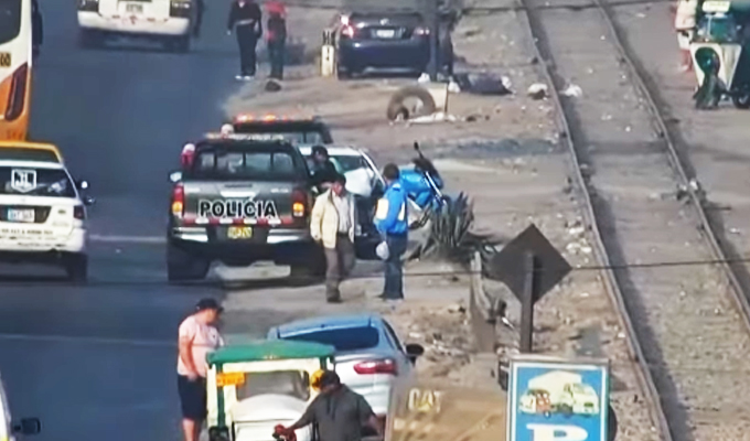 Choque de camioneta contra un camión deja un fallecido en la Carretera Central
