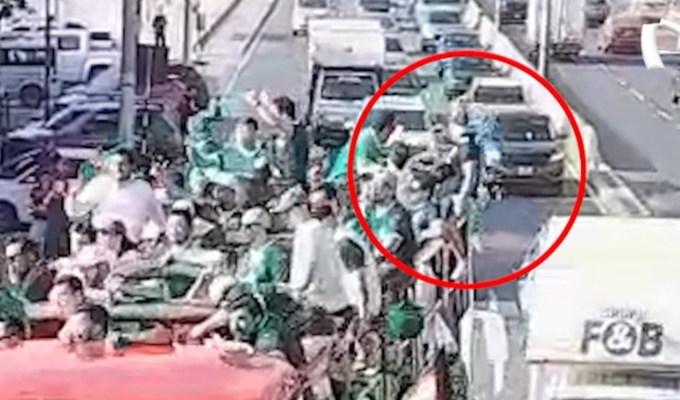 Nuevas imágenes de la tragedia: hincha del Palmeiras estuvo sentado sobre baranda de bus