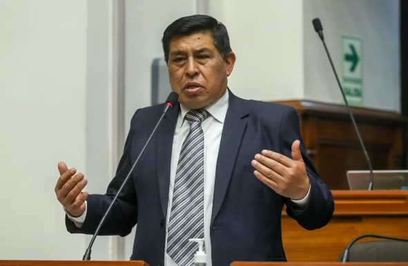 Congresista Pasión Dávila propone cárcel para quienes usen bots en redes para influir en electores