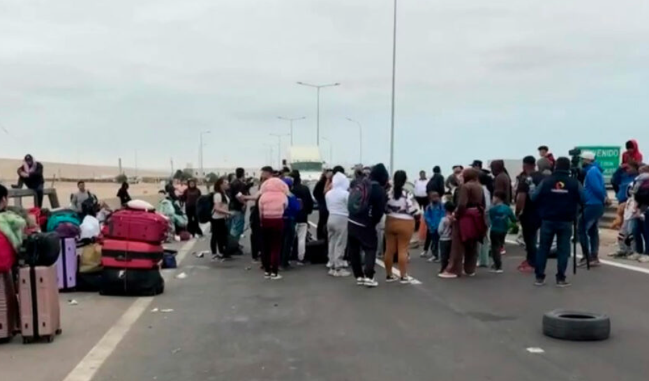 Policía peruana expulsó a migrantes extranjeros que burlaron control en frontera con Chile