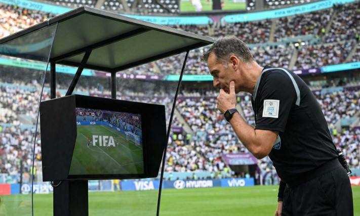 Tarjetas amarillas y tiros de esquina: FIFA estudia nuevas reglas del VAR para el Mundial 2026