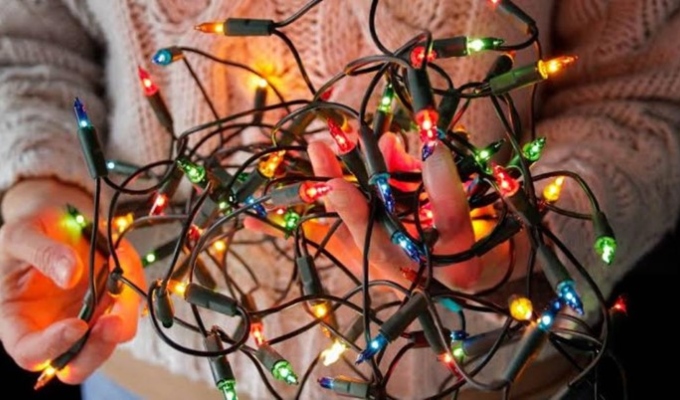 Cuidado con los cortocircuitos en las luces de Navidad: qué evitar y cómo proteger tu casa