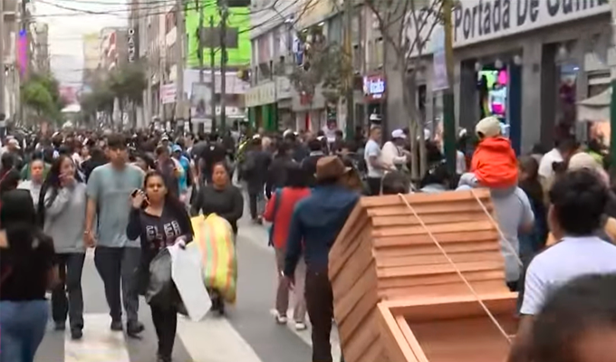 Caos en Gamarra en plena campaña navideña: comerciantes y visitantes denuncian falta de control