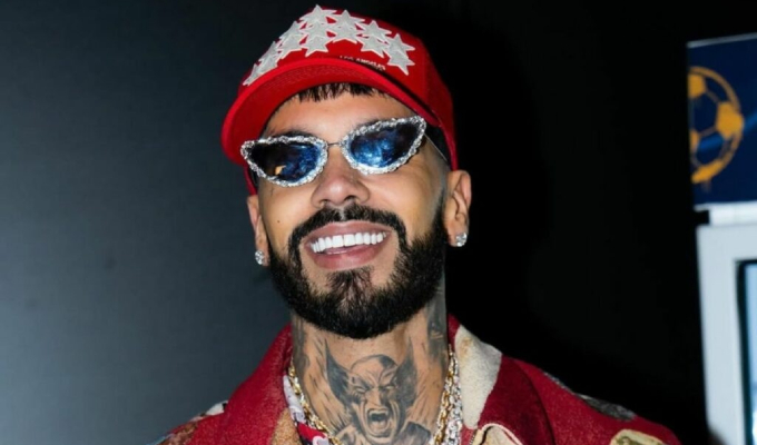 Fans molestos con Anuel AA por llegar tarde a su concierto en Lima