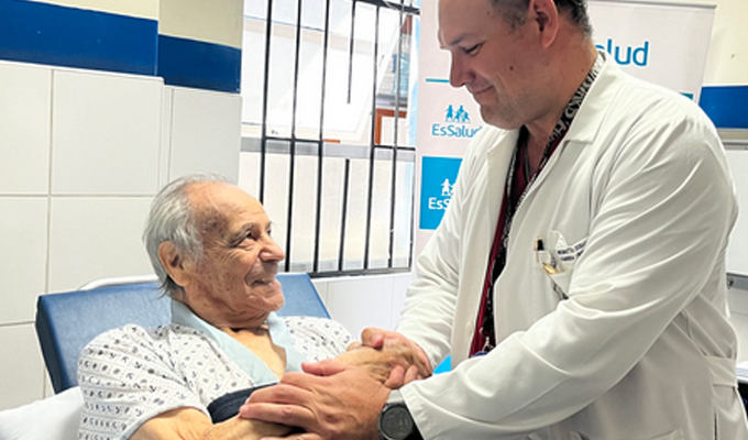 Exfutbolista Oswaldo ‘Cachito’ Ramírez supera seria lesión a la cadera con compleja cirugía