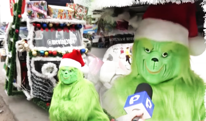 La “MotoNoel”: Emprendedor convierte su mototaxi en un trineo navideño y es la sensación en VES