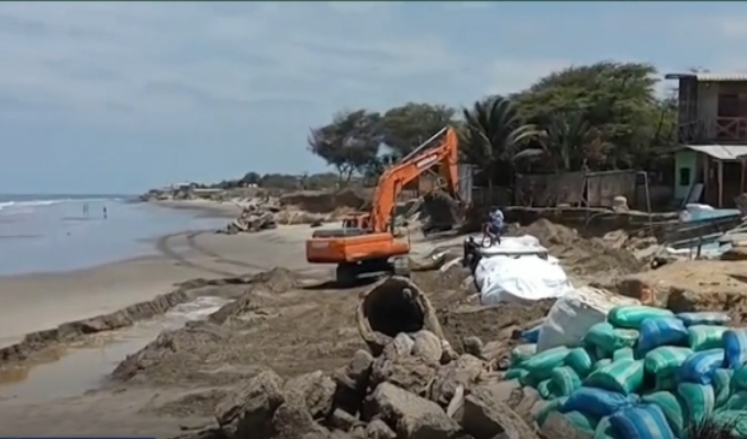 Tumbes: empresarios refuerzan hoteles ante avance del mar en playa Zorritos