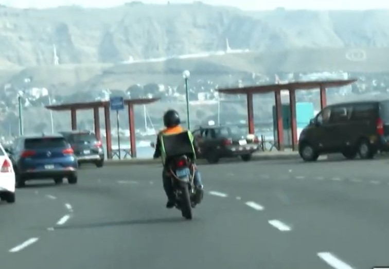 Uno de cada cuatro motociclistas en Lima maneja usando el celular, revela estudio