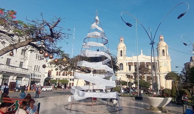 Chiclayo: regidora acusa a alcaldesa de difundir información falsa sobre árbol navideño