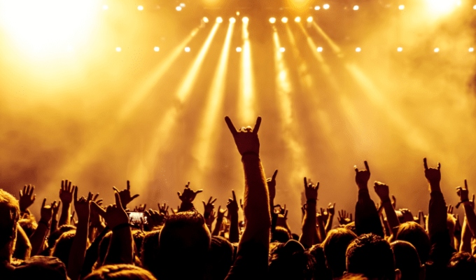 Estudio revela que las canciones actuales son más simples y negativas que hace 50 años