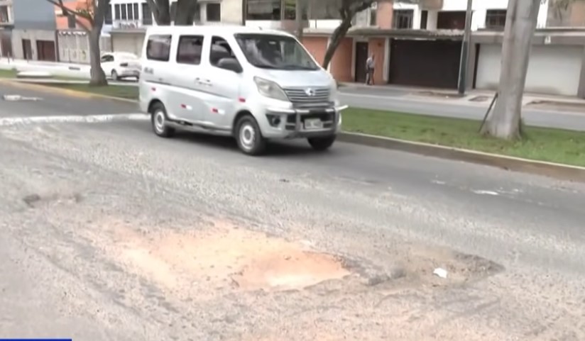 La Molina: vecinos denuncian pista llena de huecos en avenida Los Ingenieros