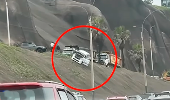 Miraflores: Vehículo quedó a centímetros del acantilado y obligó a operativo de tránsito