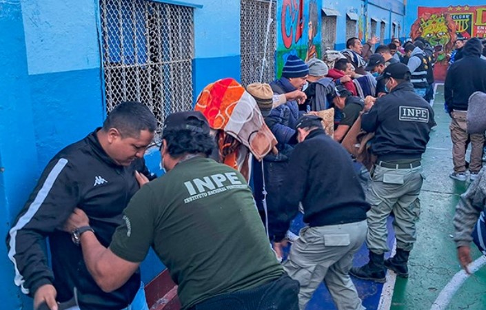 Hallan celular en operativo en penal de Varones Arequipa