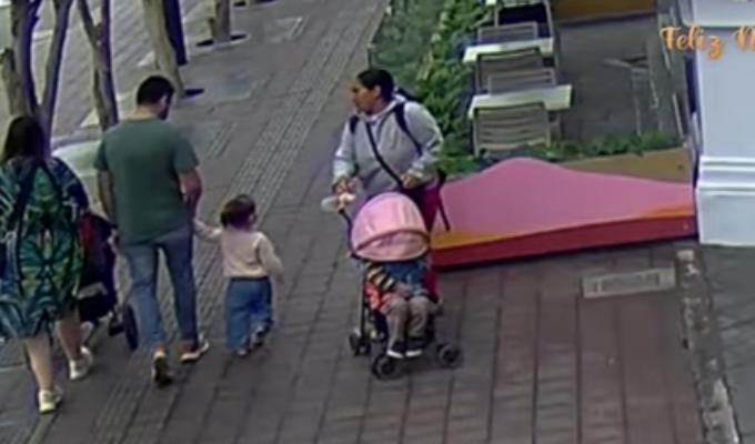 “Las Pañaleras de Miraflores”: mujeres que estafaban a turistas usando menores fueron liberadas