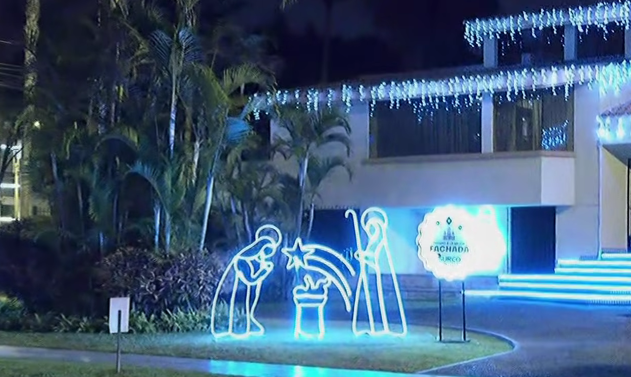 Surco premia a la mejor fachada navideña en la calle Monte Umbroso