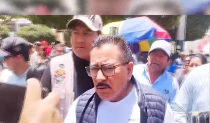 Abuchean a congresista Jorge Marticorena en Nazca: “Lárgate basu**”