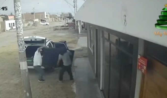 ¡En solo seis minutos! “robacasas” se llevan dinero y electrodomésticos de vivienda en Lima Sur