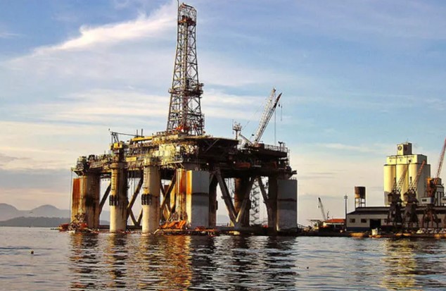 Petróleo sube de precio tras anuncio de Trump de bloquear buques con crudo venezolano