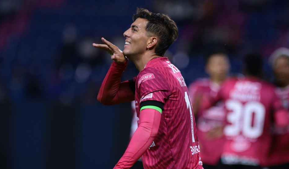 Universitario apunta a Michael Hoyos como refuerzo ofensivo para la próxima temporada