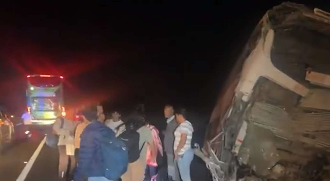 Áncash: choque entre buses interprovinciales deja más de 20 heridos