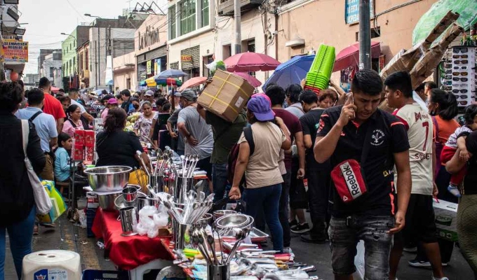 Navidad a la vuelta de la esquina: Mesa Redonda repleta de compradores a pocos días de Noche Buena