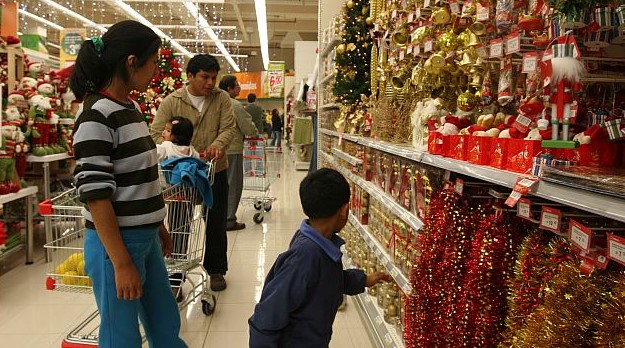 Navidad 2025: limeños gastarán en promedio 480 soles en regalos, según estudio