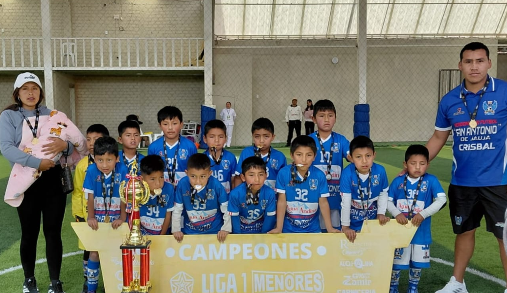 &iexcl;Nuevos talentos del f&uacute;tbol!: ni&ntilde;os jaujinos se consagran campeones en la Liga 1 de Menores 2025