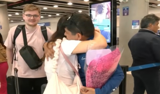 Familias se reencuentran en el aeropuerto Jorge Chávez a horas de celebrar la Navidad