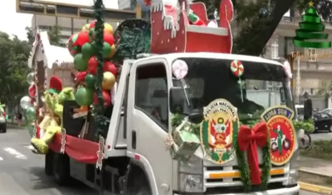PNP realiza caravana navideña y lleva regalos a niños del Hospital del Niño de Breña