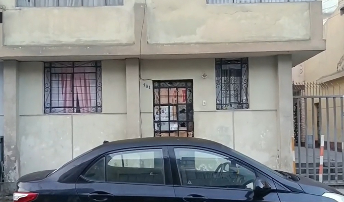 Detonan artefacto explosivo en el frontis de una vivienda en el Rímac