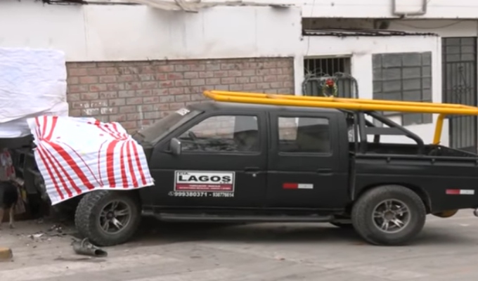 Sujeto es acribillado dentro de su vehículo en VES: crimen sería por presunto ajuste de cuentas