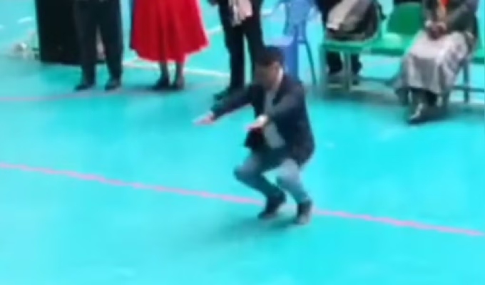 Llegó tarde a reunión y rondas campesinas castigan a alcalde provincial en Puno