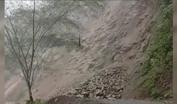 Oxapampa: carretera que une Huancabamba con Pozuzo continúa bloqueada por huaicos