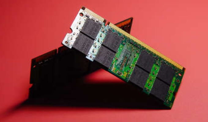 ¡Adiós a los celulares y PCs baratos! la escasez de chips marcará el fin de una era tecnológica