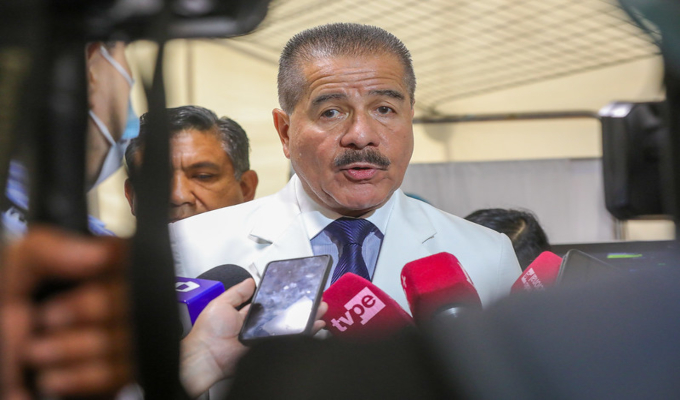 Ministro de Salud defiende lema ‘El Perú a toda máquina’: “Quiere transmitir un mensaje de armonía”