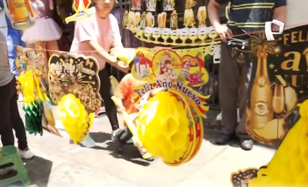 Centro de Lima se convierte en el epicentro del cotillón por Año Nuevo