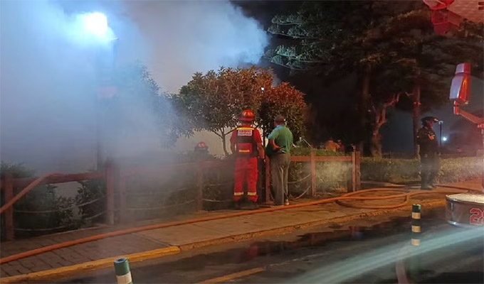 Miraflores: fuegos artificiales habrían ocasionado incendio en acantilado de la Costa Verde