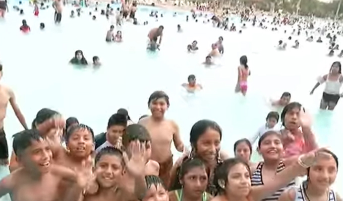 Cientos de familias disfrutan de la piscina del Club Metropolitano Wiracocha en SJL