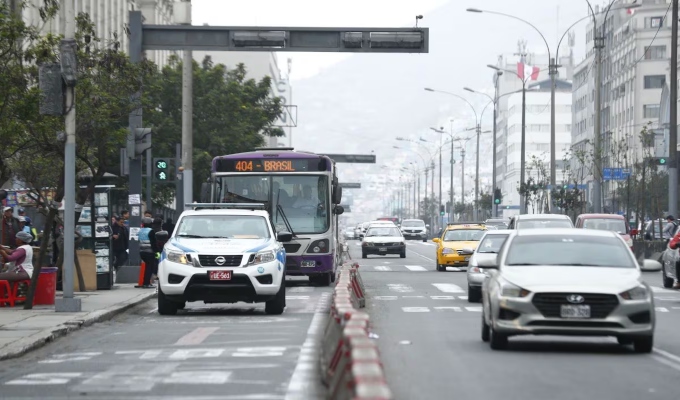 ATU implementará carriles exclusivos para buses de transporte público en la avenida Abancay