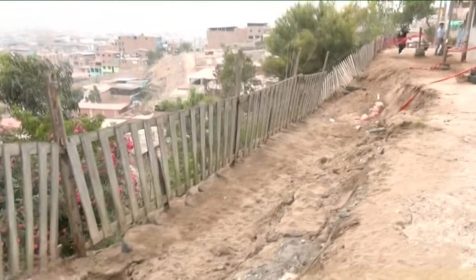 VES: casas en riesgo de terminar sepultadas por desprendimiento de arena