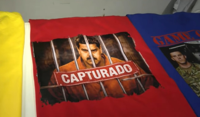 Joven venezolana convierte captura de Maduro en emprendimiento y vende más de mil polos en Gamarra