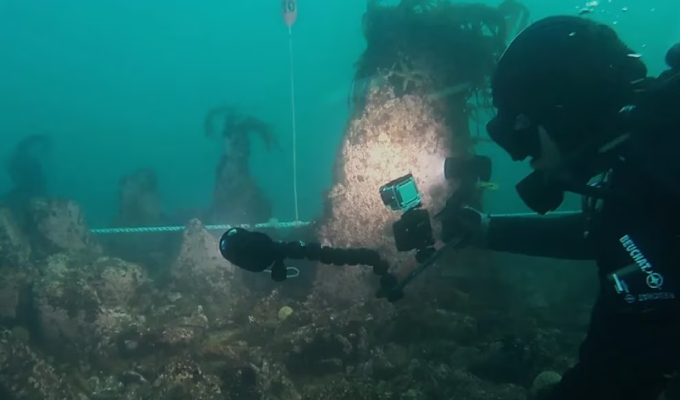 Descubren un muro de piedra de 7 mil años bajo el mar frente a la costa de Francia