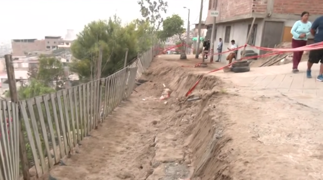 Hundimiento de calle en VES: vecinos exigen construcción de muro de contención