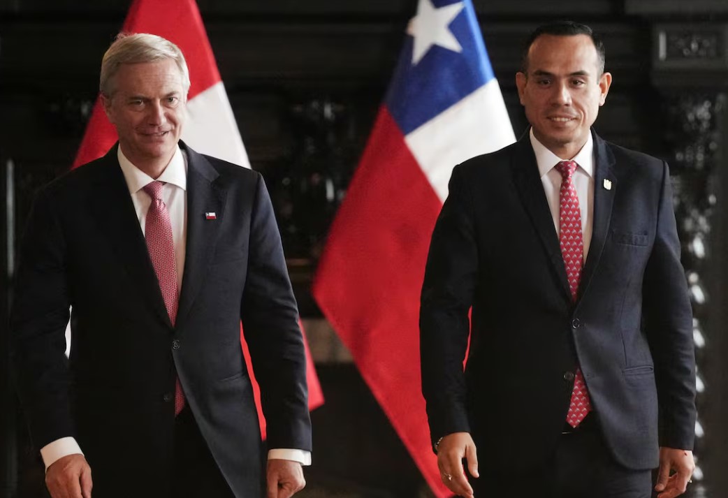 Corredor humanitario para venezolanos: el tema que abordaron Kast y José Jerí en su reunión