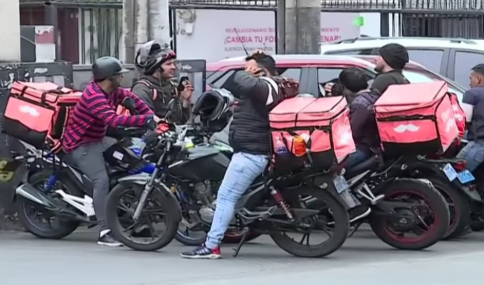 Miles de motos paralizadas por falta de placas: denuncian irregularidades