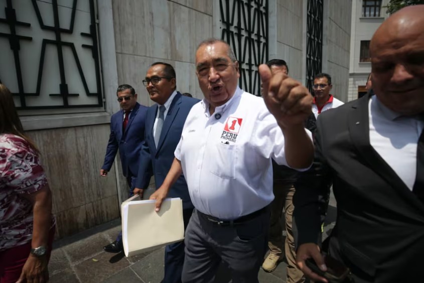 JNE decidirá el futuro de la candidatura presidencial de Mario Vizcarra