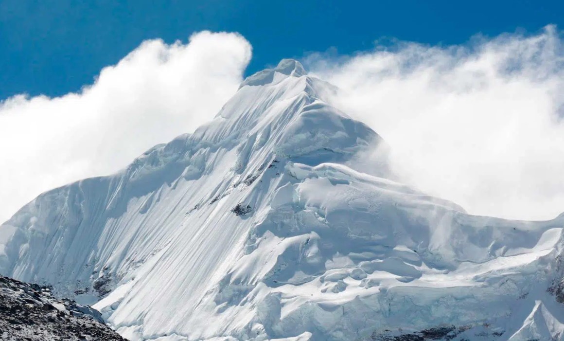 Forbes coloca a la Cordillera Blanca entre los destinos de aventura imperdibles para 2026