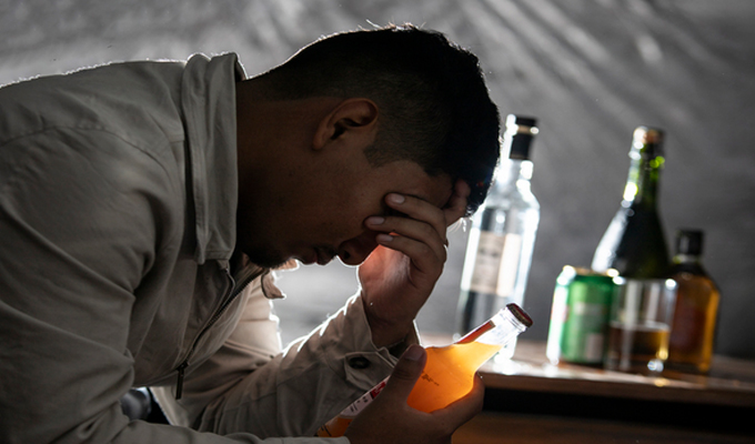 Cuidado con el consumo excesivo de alcohol: Puede provocar estado de coma y muerte