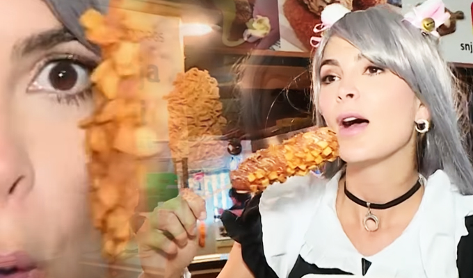 El cosplay de Laura Spoya con la mejor comida coreana en Lima