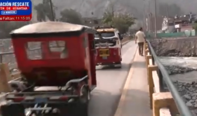Puente Los Girasoles vuelve a operar pese a inclinación y desgaste visible de su estructura